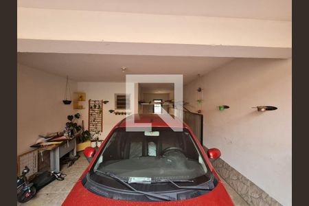 Casa à venda com 131m², 4 quartos e 4 vagas Casa à venda com 131m², 4 quartos e 4 vagasGaragem