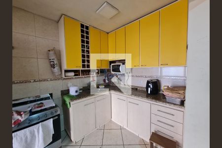 Casa à venda com 131m², 4 quartos e 4 vagas Casa à venda com 131m², 4 quartos e 4 vagasCozinha