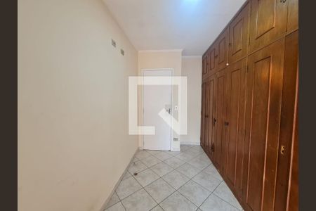Casa à venda com 131m², 4 quartos e 4 vagas Casa à venda com 131m², 4 quartos e 4 vagasQuarto 04 acesso a Varanda