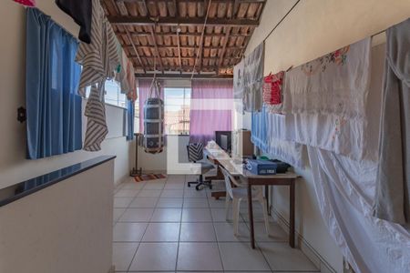 Casa à venda com 200m², 3 quartos e 2 vagas Casa à venda com 200m², 3 quartos e 2 vagasEscritório