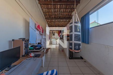 Casa à venda com 200m², 3 quartos e 2 vagas Casa à venda com 200m², 3 quartos e 2 vagasEscritório