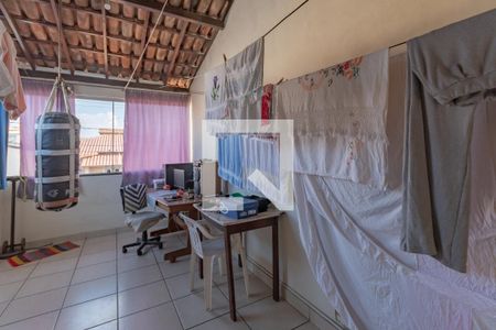 Casa à venda com 200m², 3 quartos e 2 vagas Casa à venda com 200m², 3 quartos e 2 vagasEscritório