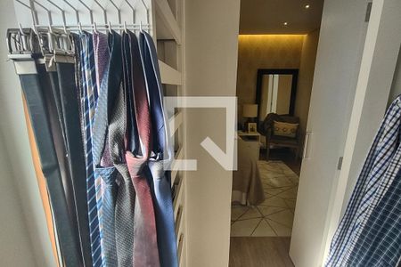 Apartamento à venda com 124m², 2 quartos e 3 vagasCloset da suíte 1