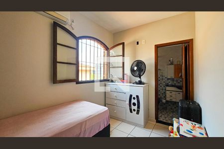 Casa à venda com 300m², 5 quartos e 2 vagas Casa à venda com 300m², 5 quartos e 2 vagasQuarto3