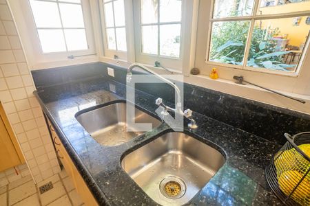 Casa à venda com 260m², 4 quartos e 3 vagas Casa à venda com 260m², 4 quartos e 3 vagasCozinha - Torneira