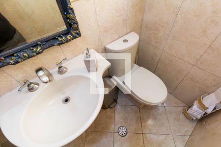 Casa à venda com 390m², 6 quartos e 8 vagas Casa à venda com 390m², 6 quartos e 8 vagasBanheiro 5