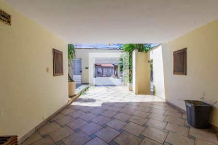 Casa à venda com 390m², 6 quartos e 8 vagas Casa à venda com 390m², 6 quartos e 8 vagasGaragem 2