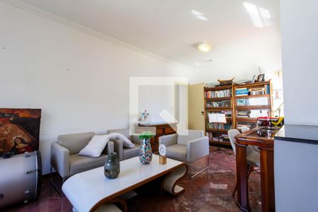 Casa à venda com 390m², 6 quartos e 8 vagas Casa à venda com 390m², 6 quartos e 8 vagasEscritório