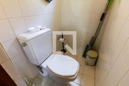 Casa à venda com 390m², 6 quartos e 8 vagas Casa à venda com 390m², 6 quartos e 8 vagasEdícula: Banheiro 2