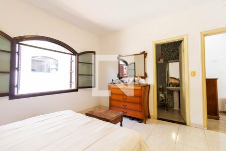 Casa à venda com 390m², 6 quartos e 8 vagas Casa à venda com 390m², 6 quartos e 8 vagasQuarto 2 - suíte