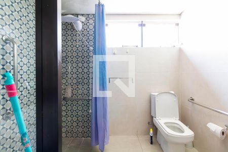 Casa à venda com 390m², 6 quartos e 8 vagas Casa à venda com 390m², 6 quartos e 8 vagasBanheiro da Suíte 1