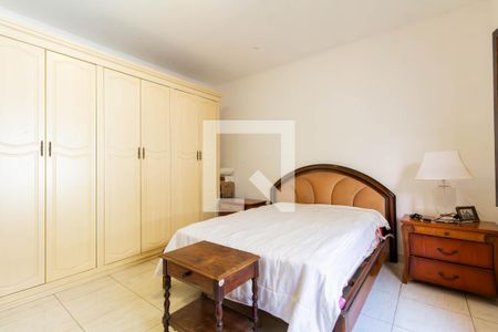 Casa à venda com 390m², 6 quartos e 8 vagas Casa à venda com 390m², 6 quartos e 8 vagasQuarto 2 - suíte