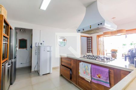 Casa à venda com 390m², 6 quartos e 8 vagas Casa à venda com 390m², 6 quartos e 8 vagasCozinha