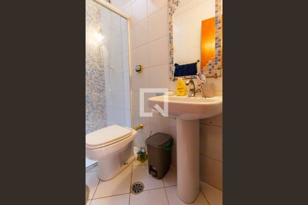 Casa à venda com 390m², 6 quartos e 8 vagas Casa à venda com 390m², 6 quartos e 8 vagasBanheiro 4