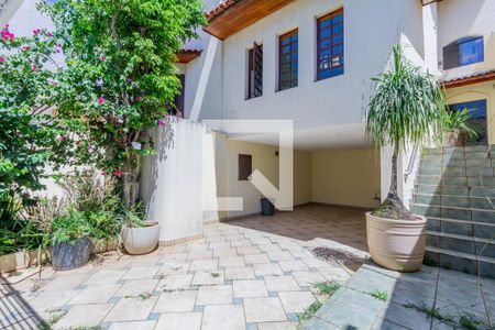 Casa à venda com 390m², 6 quartos e 8 vagas Casa à venda com 390m², 6 quartos e 8 vagasGaragem 2