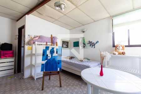 Casa à venda com 390m², 6 quartos e 8 vagas Casa à venda com 390m², 6 quartos e 8 vagasEdícula: Quarto