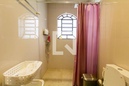 Casa à venda com 390m², 6 quartos e 8 vagas Casa à venda com 390m², 6 quartos e 8 vagasBanheiro da Suíte 2