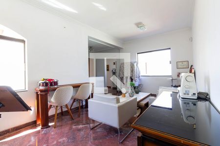 Casa à venda com 390m², 6 quartos e 8 vagas Casa à venda com 390m², 6 quartos e 8 vagasEscritório