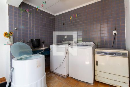 Casa à venda com 390m², 6 quartos e 8 vagas Casa à venda com 390m², 6 quartos e 8 vagasÁrea de Serviço