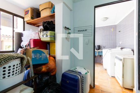 Casa à venda com 390m², 6 quartos e 8 vagas Casa à venda com 390m², 6 quartos e 8 vagasQuarto de Serviço