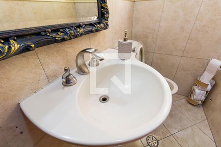 Casa à venda com 390m², 6 quartos e 8 vagas Casa à venda com 390m², 6 quartos e 8 vagasBanheiro 5