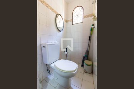 Casa à venda com 390m², 6 quartos e 8 vagas Casa à venda com 390m², 6 quartos e 8 vagasEdícula: Banheiro 2