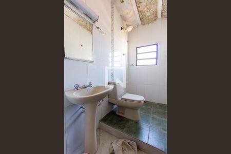 Casa à venda com 390m², 6 quartos e 8 vagas Casa à venda com 390m², 6 quartos e 8 vagasEdícula: Banheiro 1