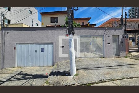 Casa à venda com 390m², 6 quartos e 8 vagas Casa à venda com 390m², 6 quartos e 8 vagasFachada