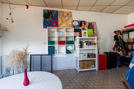 Casa à venda com 390m², 6 quartos e 8 vagas Casa à venda com 390m², 6 quartos e 8 vagasEdícula: Quarto