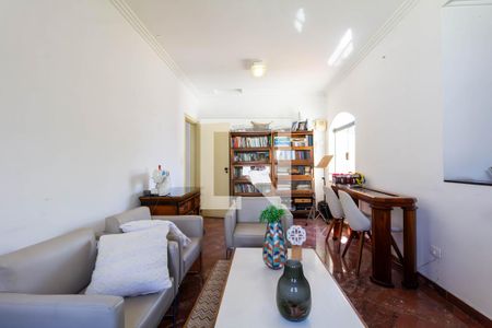 Casa à venda com 390m², 6 quartos e 8 vagas Casa à venda com 390m², 6 quartos e 8 vagasEscritório