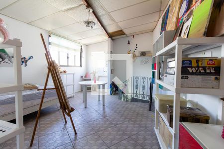 Casa à venda com 390m², 6 quartos e 8 vagas Casa à venda com 390m², 6 quartos e 8 vagasEdícula: Quarto