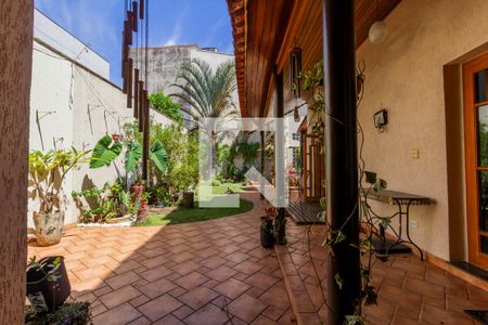 Casa à venda com 390m², 6 quartos e 8 vagas Casa à venda com 390m², 6 quartos e 8 vagasQuintal