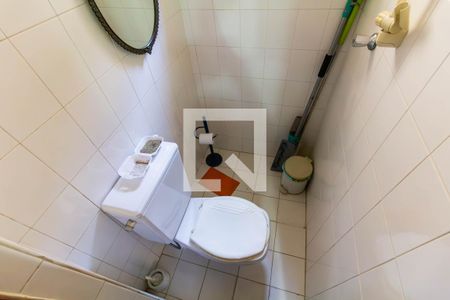 Casa à venda com 390m², 6 quartos e 8 vagas Casa à venda com 390m², 6 quartos e 8 vagasEdícula: Banheiro 2