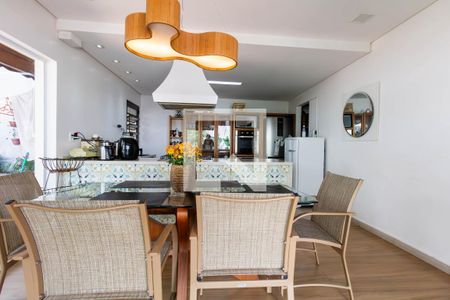 Casa à venda com 390m², 6 quartos e 8 vagas Casa à venda com 390m², 6 quartos e 8 vagasCozinha