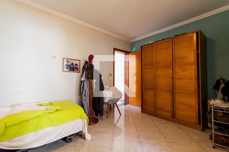 Casa à venda com 390m², 6 quartos e 8 vagas Casa à venda com 390m², 6 quartos e 8 vagasQuarto 1 - suíte