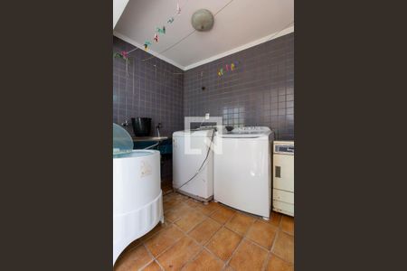 Casa à venda com 390m², 6 quartos e 8 vagas Casa à venda com 390m², 6 quartos e 8 vagasÁrea de Serviço