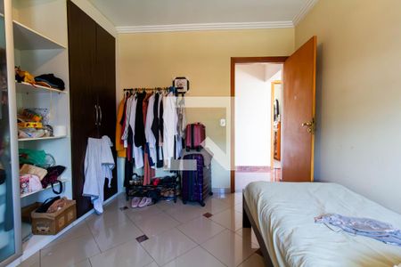 Casa à venda com 390m², 6 quartos e 8 vagas Casa à venda com 390m², 6 quartos e 8 vagasQuarto 5