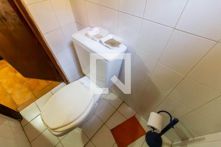 Casa à venda com 390m², 6 quartos e 8 vagas Casa à venda com 390m², 6 quartos e 8 vagasEdícula: Banheiro 2