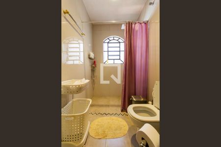 Casa à venda com 390m², 6 quartos e 8 vagas Casa à venda com 390m², 6 quartos e 8 vagasBanheiro da Suíte 2