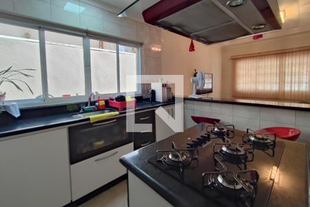 Casa à venda com 180m², 3 quartos e 2 vagasCozinha