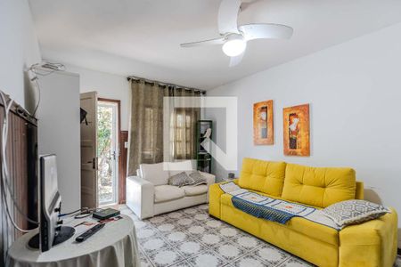 Sala de casa para alugar com 3 quartos, 74m² em Guarujá, Porto Alegre