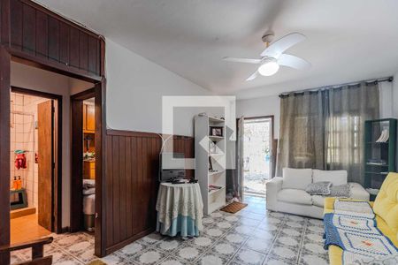 Sala de casa para alugar com 3 quartos, 74m² em Guarujá, Porto Alegre