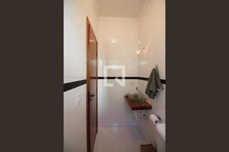 Casa à venda com 278m², 3 quartos e 4 vagasBanheiro de serviço