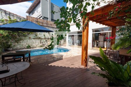 Casa à venda com 300m², 3 quartos e 2 vagas Casa à venda com 300m², 3 quartos e 2 vagasChurrasqueira