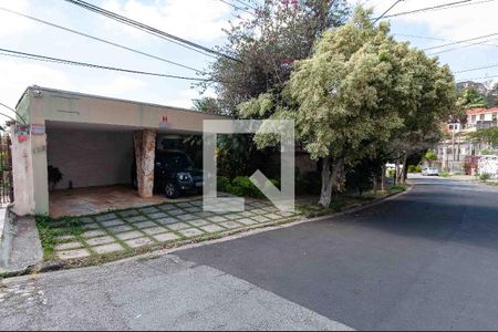 Casa à venda com 300m², 3 quartos e 2 vagas Casa à venda com 300m², 3 quartos e 2 vagasFachada