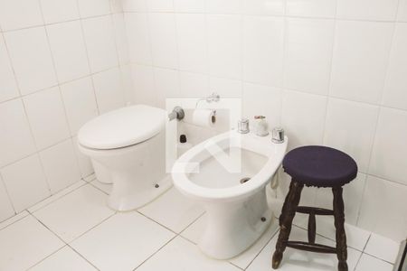 Casa à venda com 374m², 6 quartos e 5 vagas Casa à venda com 374m², 6 quartos e 5 vagasBanheiro