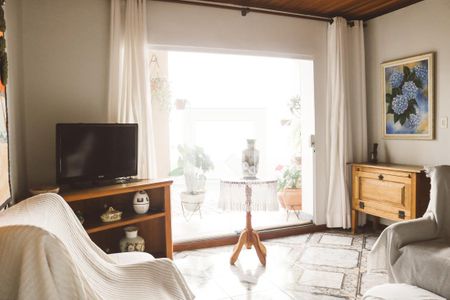 Casa à venda com 374m², 6 quartos e 5 vagas Casa à venda com 374m², 6 quartos e 5 vagasSala