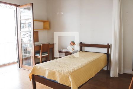 Casa à venda com 374m², 6 quartos e 5 vagas Casa à venda com 374m², 6 quartos e 5 vagasQuarto