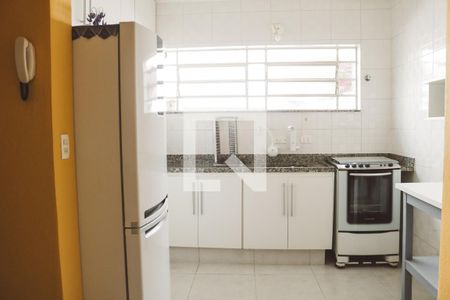Casa à venda com 374m², 6 quartos e 5 vagas Casa à venda com 374m², 6 quartos e 5 vagasCozinha