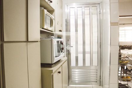 Casa à venda com 374m², 6 quartos e 5 vagas Casa à venda com 374m², 6 quartos e 5 vagasCozinha